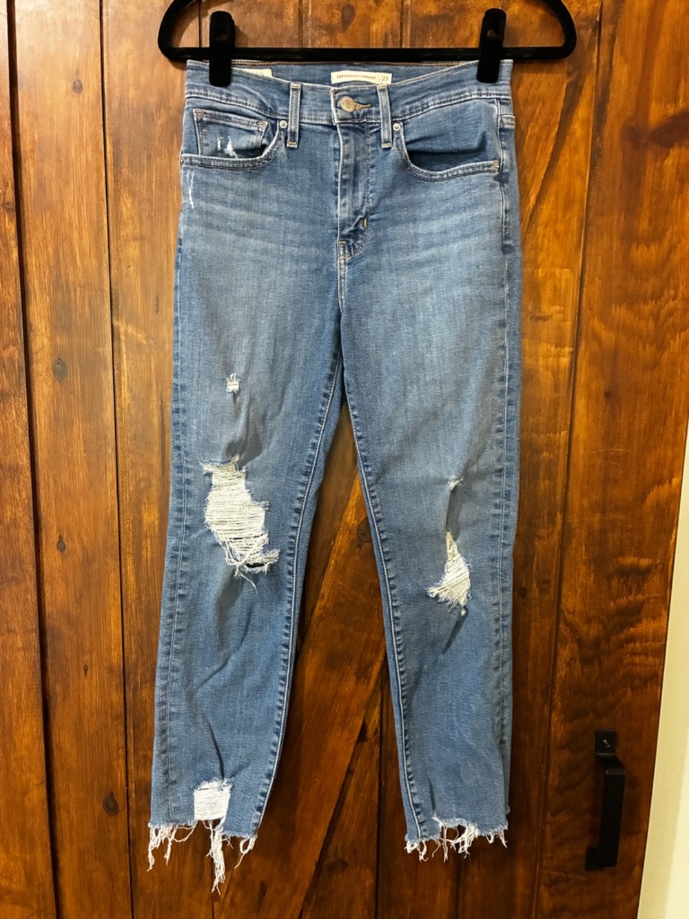 Levi's Women's 724 High Rise Straight Crop 27 Distressed Medium Wash EUC Denim
